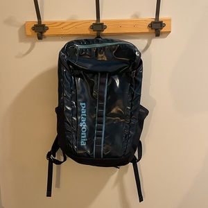 WELL LOVED Patagonia Black hole backpack